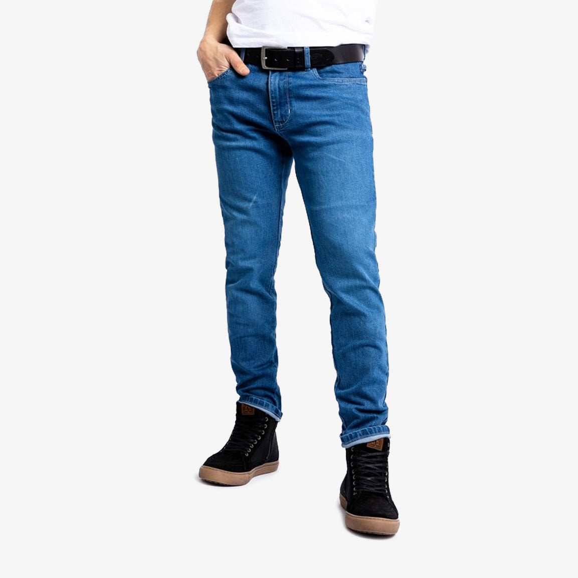 John Doe Pioneer Mono Slim Fit Motorradjeans - light blue. Einlagige- CE AAA-zertifizierte Slim Fit Motorradjeans mit dem höchsten Sicherheitslevel. Inkl. Knie- und Hüft-Protektoren Level 1.