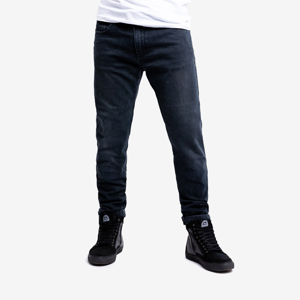 John Doe Pioneer Mono Slim Fit Motorradjeans - used black. Einlagige- CE AAA-zertifizierte Slim Fit Motorradjeans mit dem höchsten Sicherheitslevel. Inkl. Knie- und Hüft-Protektoren Level 1.