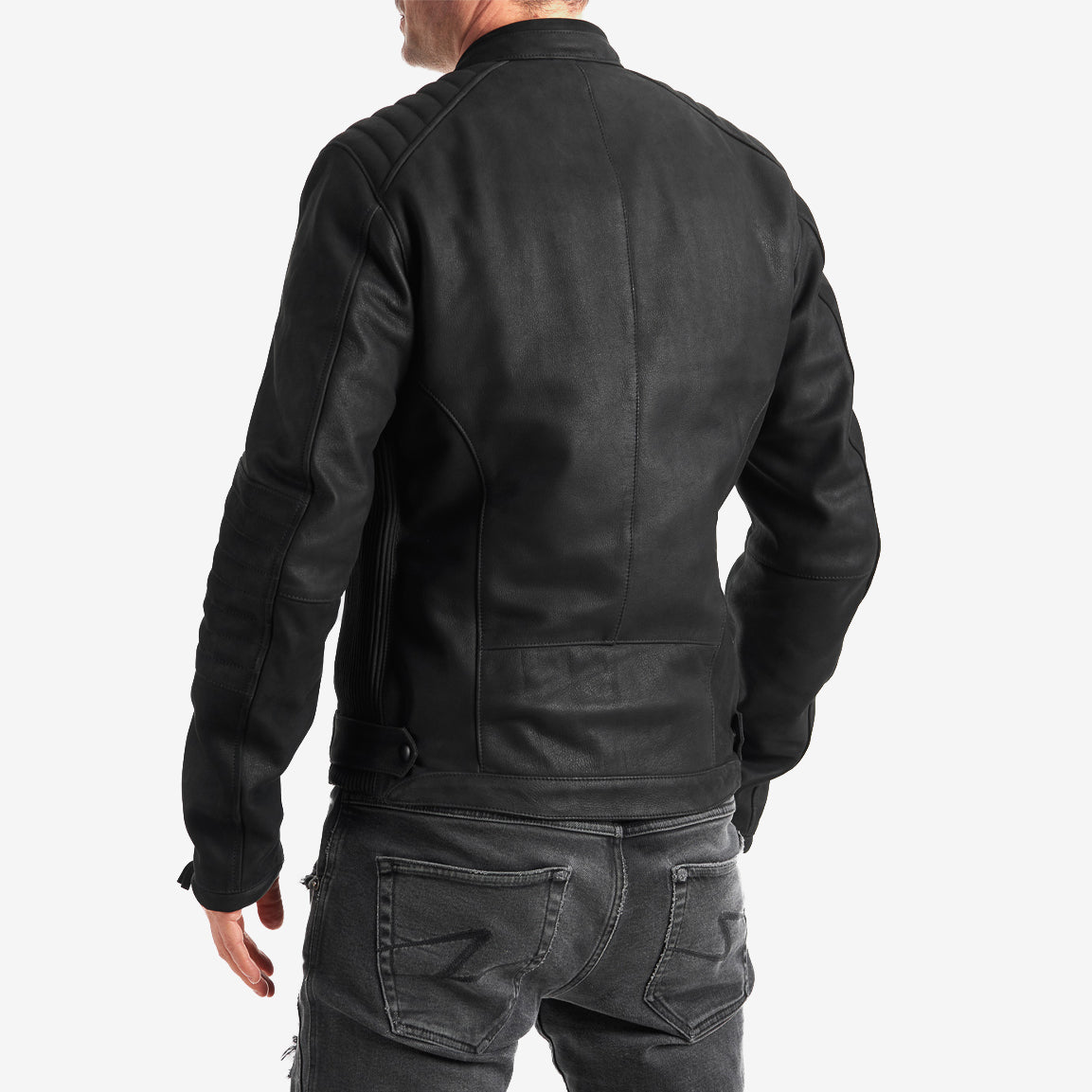 Pando Moto TATAMI LT 01 Motorrad-Jacke - black. Klassische Leder-Motorradjacke für den passenden Caferace-Look. CE-AA Level geprüfte Motorradjacke aus Leder inkl. Protektoren & herausnehmbarem Innenfutter.