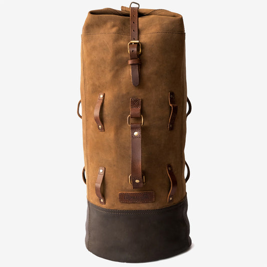 Trip Machine Military Duffel - tobacco. Klassische Motorrad-Gepäcktasche aus dunkelbraunem Leder im Retro-/Vintage-Stil, mit 24 Liter Volumen perfekt für einen Mehr-Tages Ausflug. Einfaches Montagesystem an nahezu jedem Motorrad möglich.