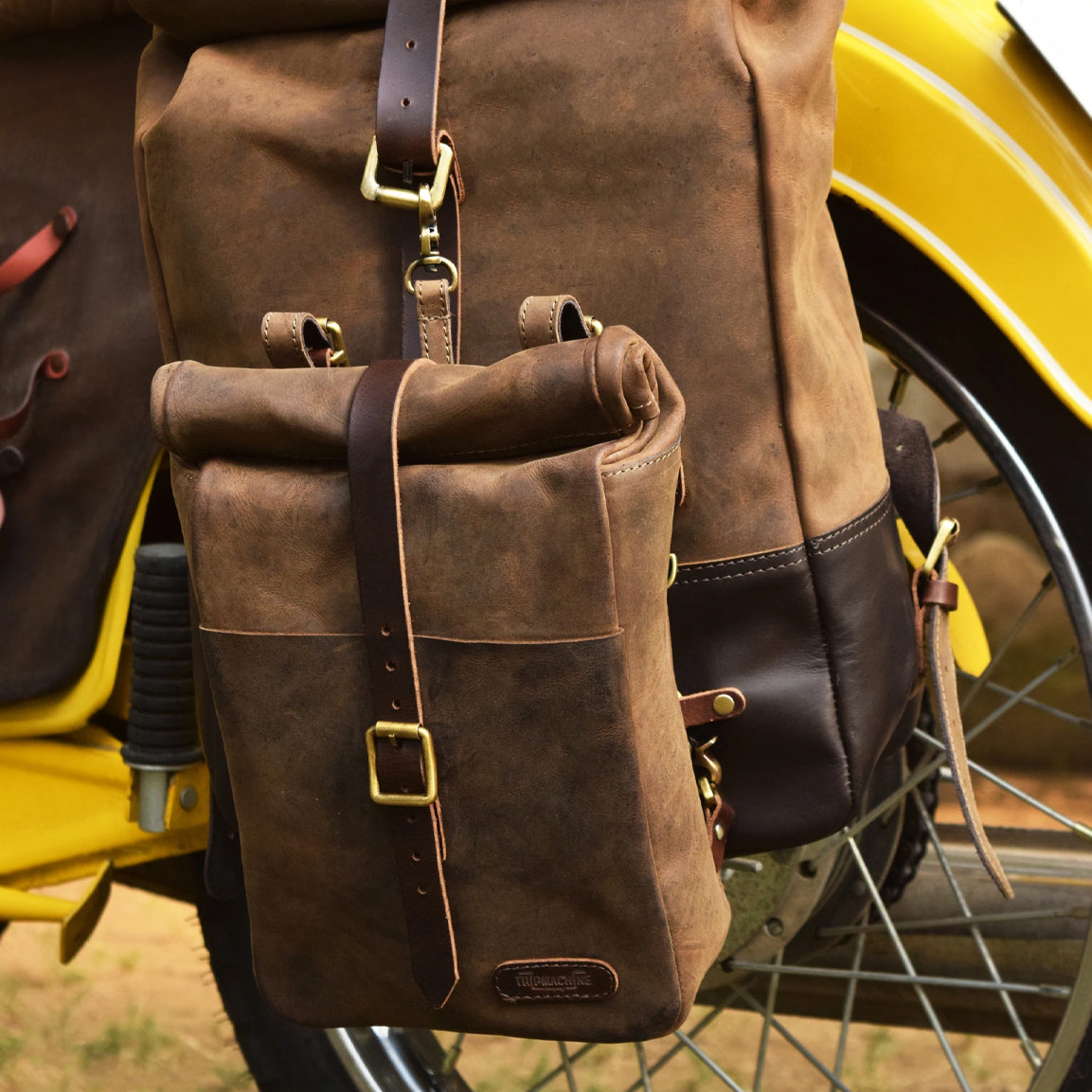 Tripmachine Mini Pannier Classic - tobacco. Klassische Motorrad-Gepäcktasche aus dunkelbraunen Leder im Retro-/Vintage-Stil, perfekt für einen Ein-Tages Ausflug. Einfaches Montagesystem an nahezu jedem Motorrad möglich.