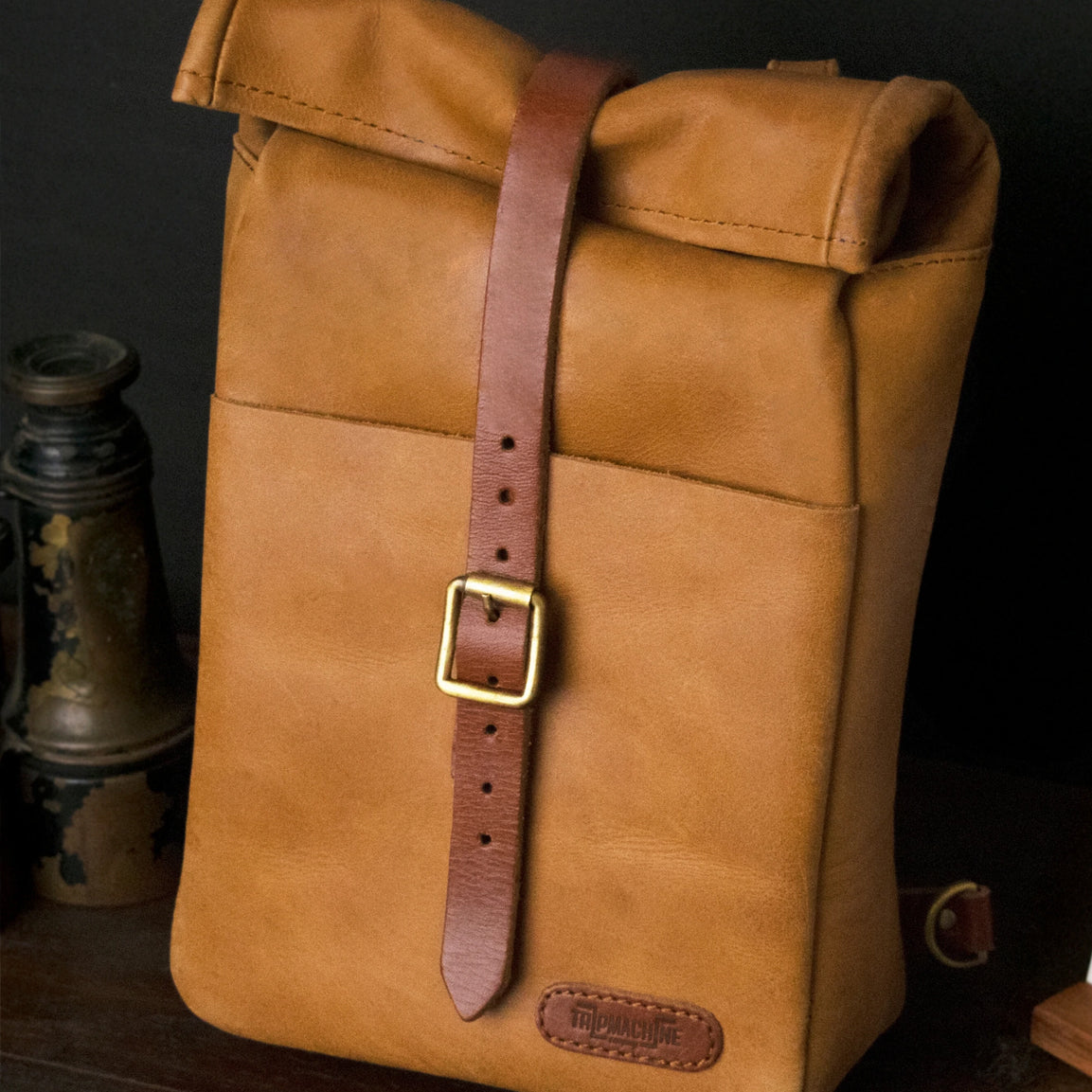 Tripmachine Mini Pannier Classic - vintage tan. Klassische Motorrad-Gepäcktasche aus hellbraunen Leder im Retro-/Vintage-Stil, perfekt für einen Ein-Tages Ausflug. Einfaches Montagesystem an nahezu jedem Motorrad möglich.