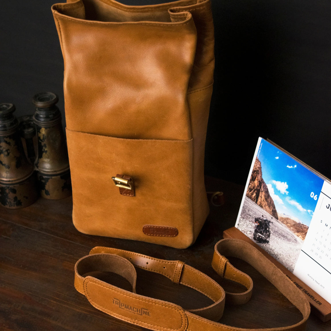 Tripmachine Mini Pannier Classic - vintage tan. Klassische Motorrad-Gepäcktasche aus hellbraunen Leder im Retro-/Vintage-Stil, perfekt für einen Ein-Tages Ausflug. Einfaches Montagesystem an nahezu jedem Motorrad möglich.